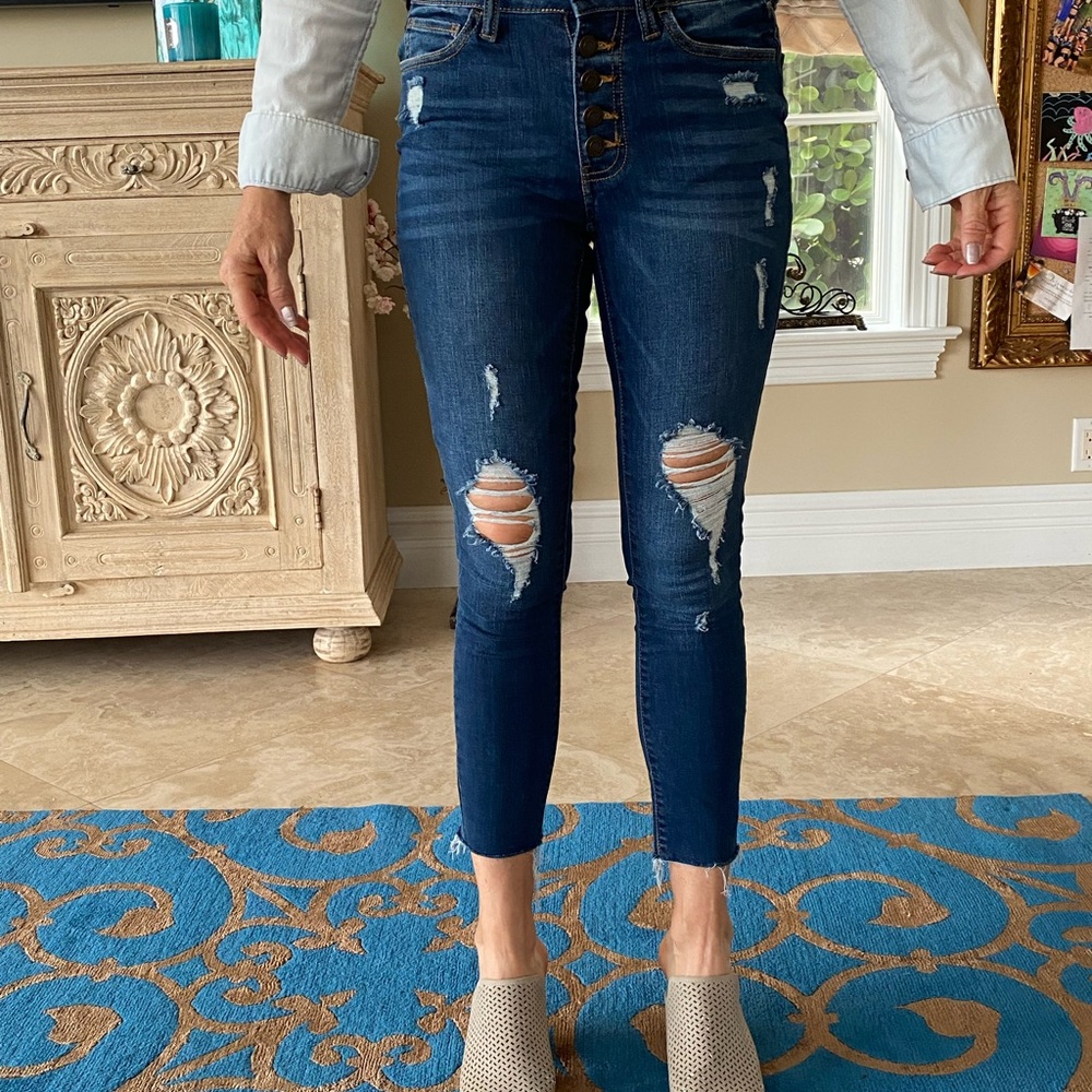 So button fly denim distressed ripped cropped jeans. Size 1